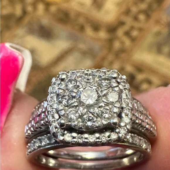 Beautiful Wedding Set ! Size 6.5...white gold with beautiful diamonds - Picture 8 of 8